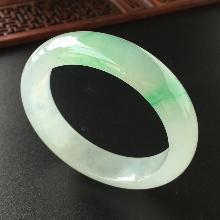 (超值推荐)冰种飘翠手镯(55.1mm)