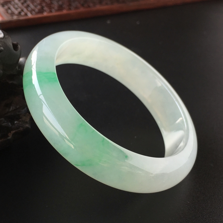 (超值推荐)冰种飘翠手镯(55.1mm)