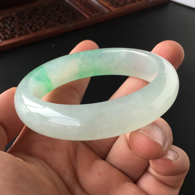 (超值推荐)冰种飘翠手镯(55.1mm)