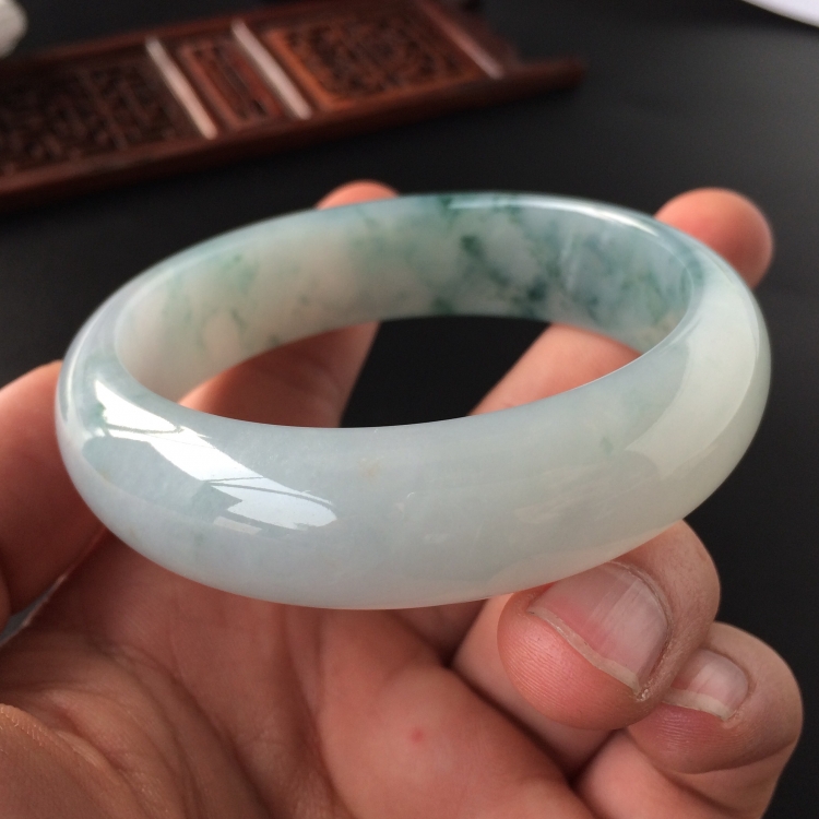 (超值推荐)糯冰种飘花手镯(57.7mm)