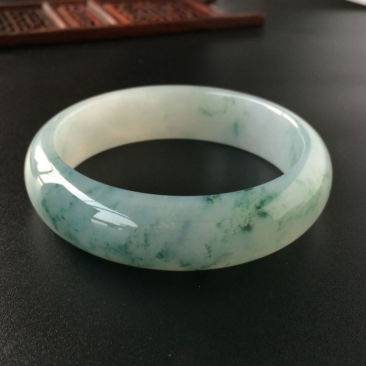 (超值推荐)糯冰种飘花手镯(57.7mm)