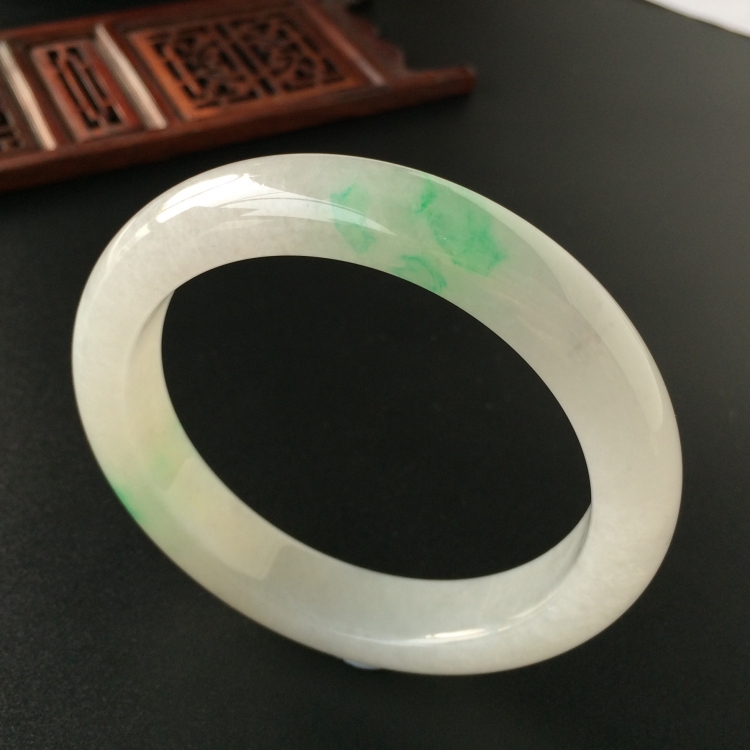 (超值推荐)糯冰种飘翠手镯(56.2mm)