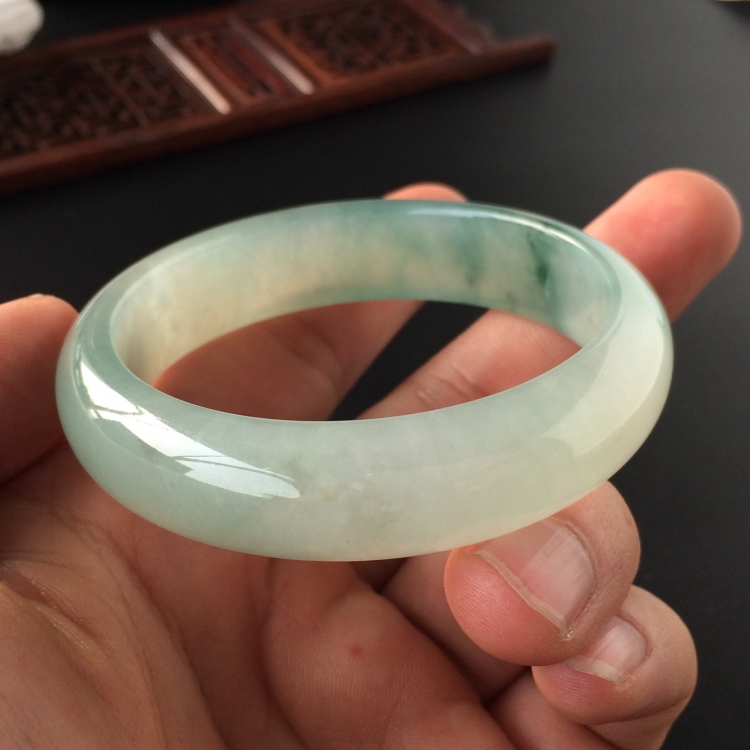 (超值推荐)糯冰种飘花手镯(52.8mm)
