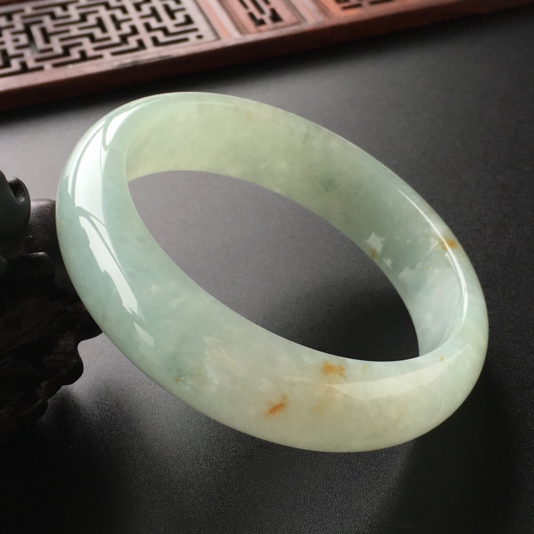 (超值推荐)糯冰种晴水略飘黄花手镯(58.2mm)
