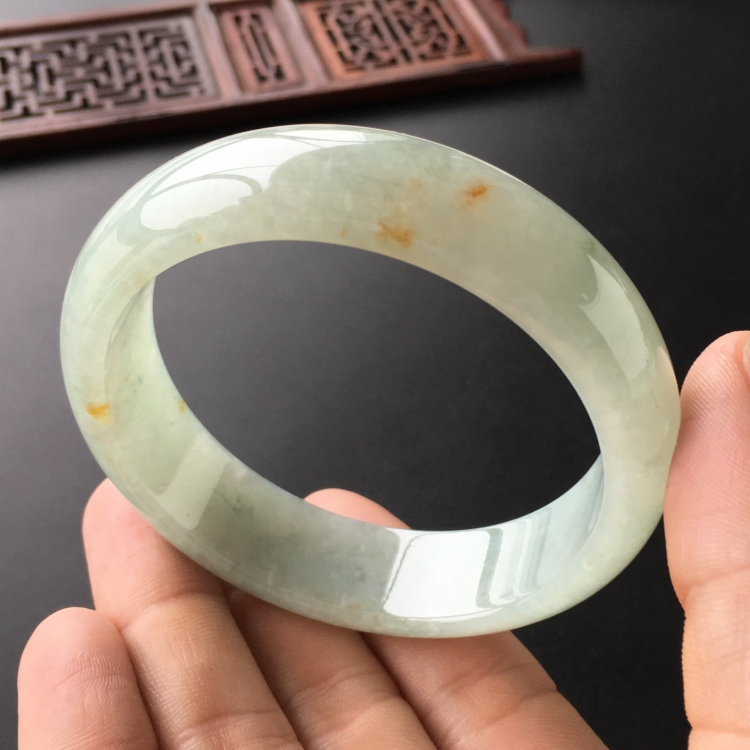 (超值推荐)糯冰种晴水略飘黄花手镯(58.2mm)