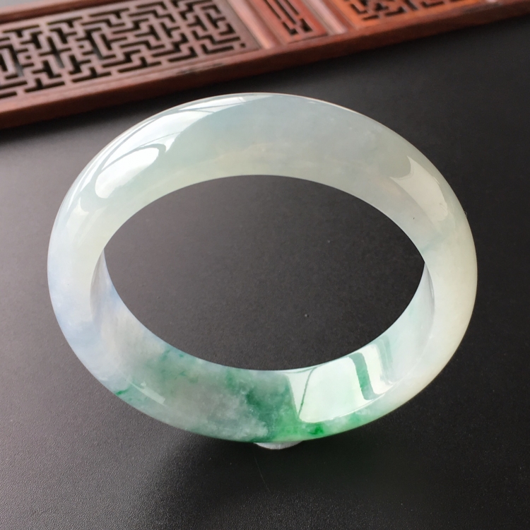 (超值推荐)糯冰种飘翠手镯(56.4mm)