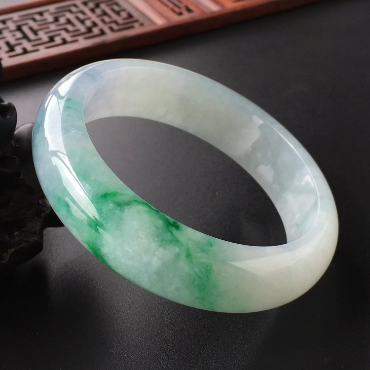(超值推荐)糯冰种飘翠手镯(56.4mm)