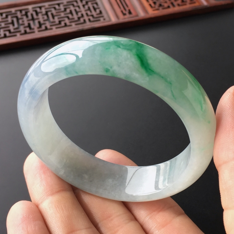 (超值推荐)糯冰种飘翠手镯(56.4mm)