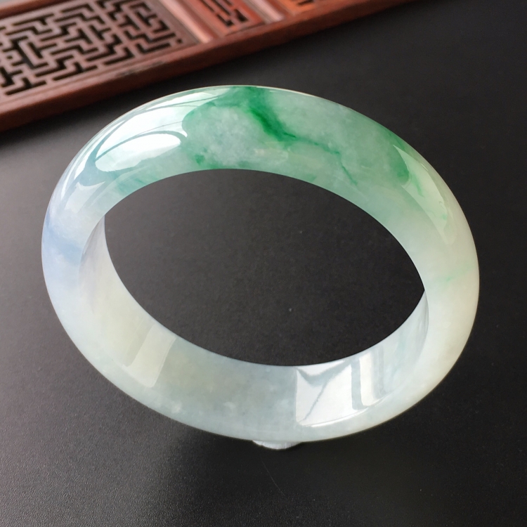 (超值推荐)糯冰种飘翠手镯(56.4mm)