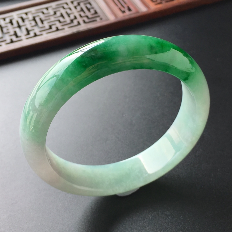 (超值推荐)糯冰种飘翠手镯(56.8mm)