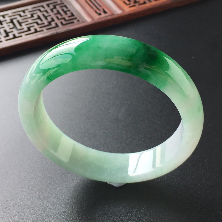(超值推荐)糯冰种飘翠手镯(56.8mm)