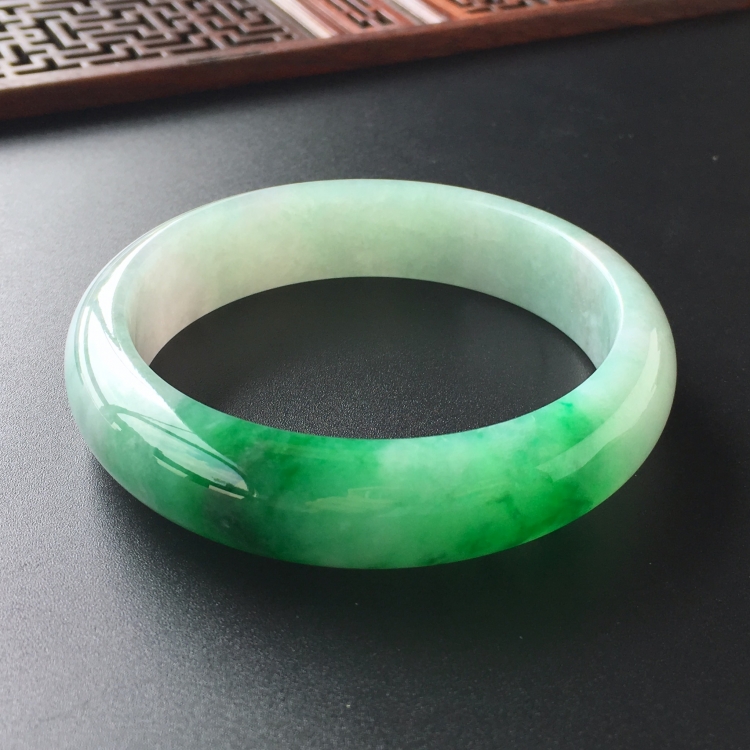 (超值推荐)糯冰种飘翠手镯(56.8mm)