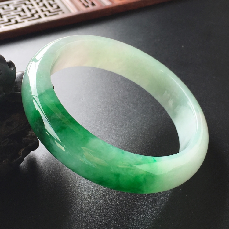 (超值推荐)糯冰种飘翠手镯(56.8mm)