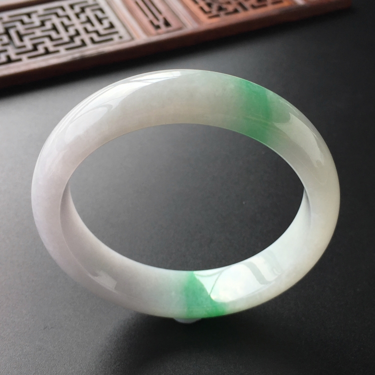 (超值推荐)糯冰种飘翠手镯(54.8mm)