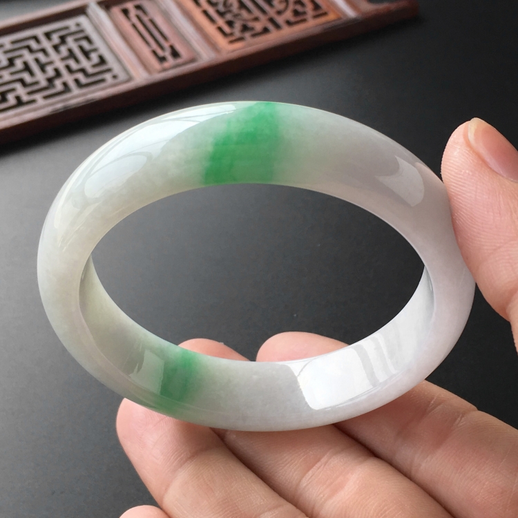(超值推荐)糯冰种飘翠手镯(54.8mm)