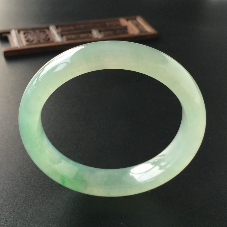 (超值推荐)冰种晴水略飘翠手镯(54.5mm)
