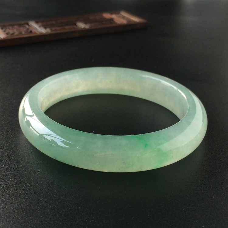 (超值推荐)冰种晴水略飘翠手镯(54.5mm)