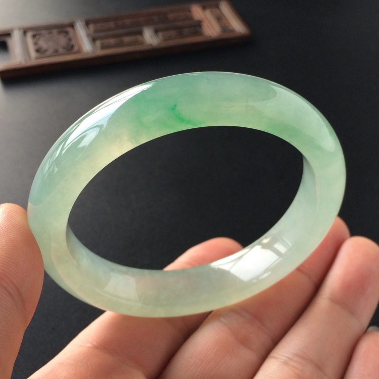 (超值推荐)冰种晴水略飘翠手镯(54.5mm)