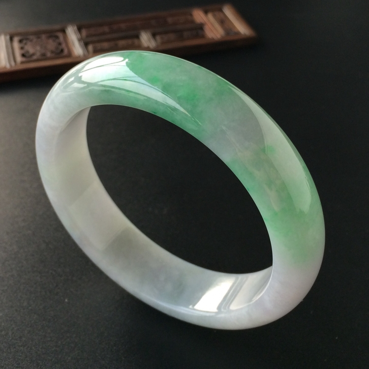 (超值推荐)糯冰种飘翠手镯(58.2mm)
