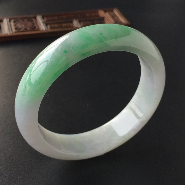 (超值推荐)糯冰种飘翠手镯(58.2mm)