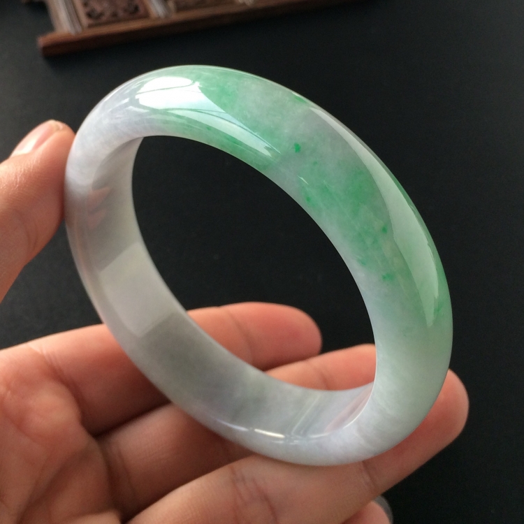 (超值推荐)糯冰种飘翠手镯(58.2mm)