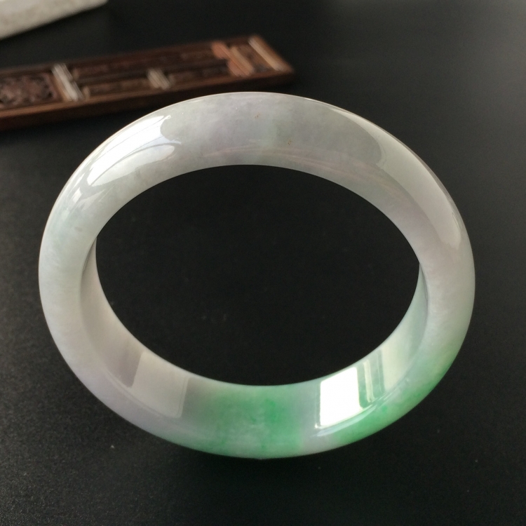 (超值推荐)糯冰种飘翠手镯(58.2mm)