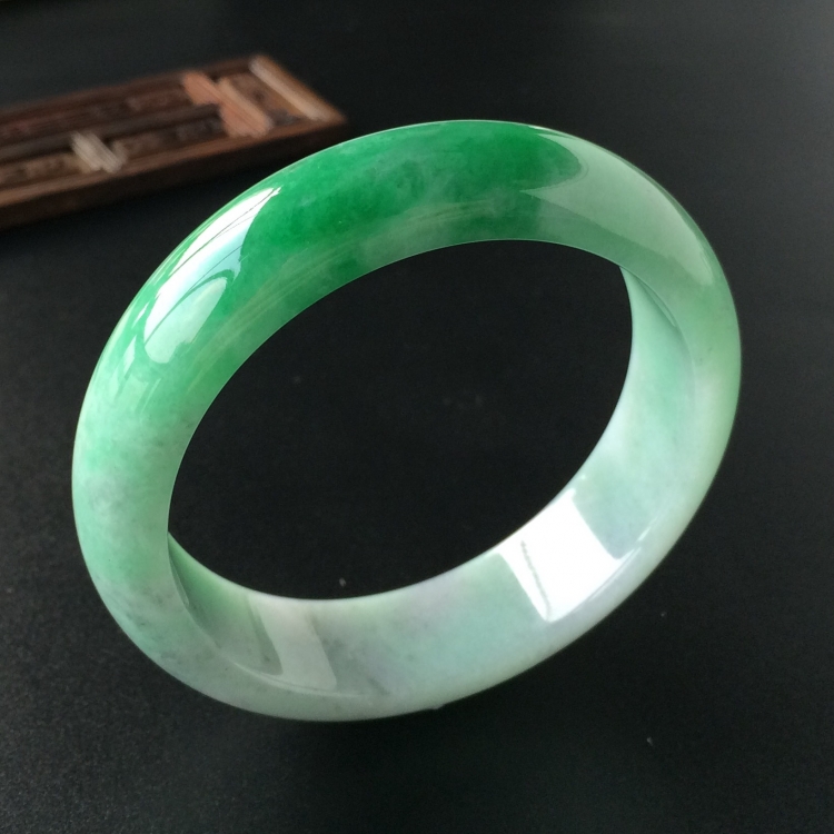 (超值推荐)糯冰种飘翠手镯(55.6mm)
