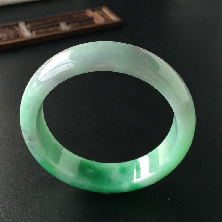 (超值推荐)糯冰种飘翠手镯(55.6mm)