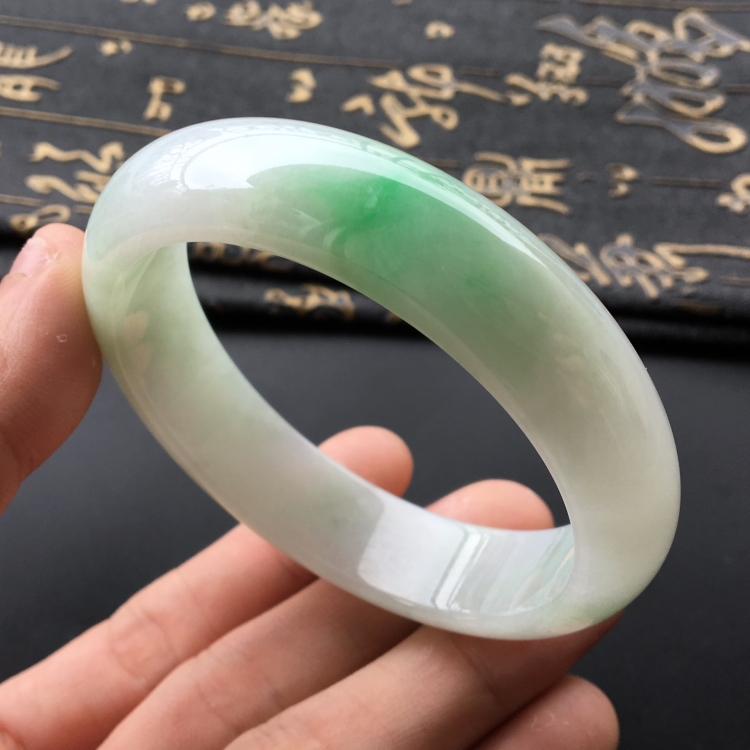 (超值推荐)糯冰种飘翠手镯(57.1mm)