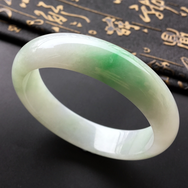 (超值推荐)糯冰种飘翠手镯(57.1mm)