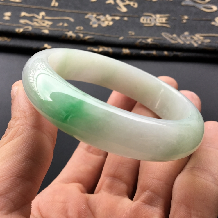 (超值推荐)糯冰种飘翠手镯(57.1mm)