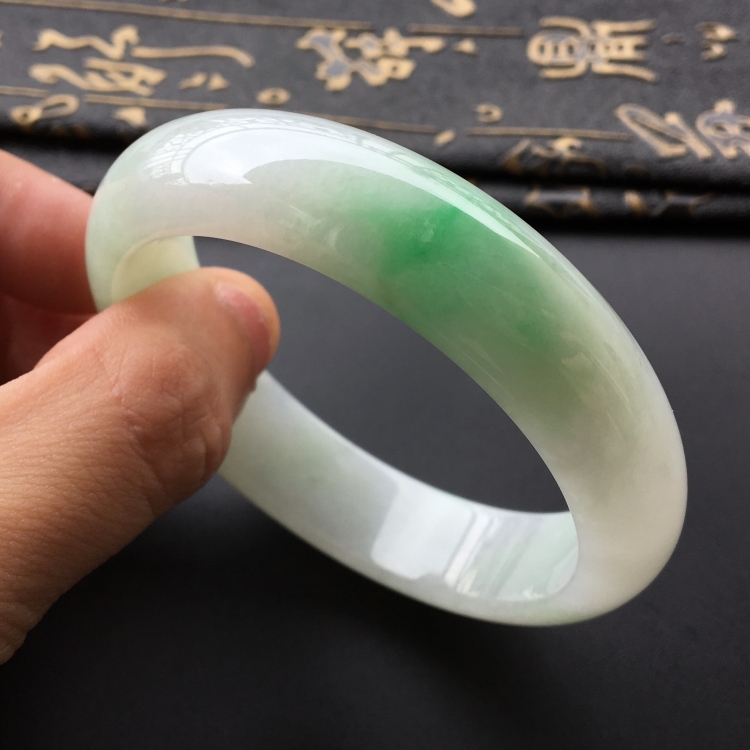 (超值推荐)糯冰种飘翠手镯(57.1mm)