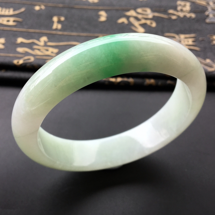 (超值推荐)糯冰种飘翠手镯(56.7mm)