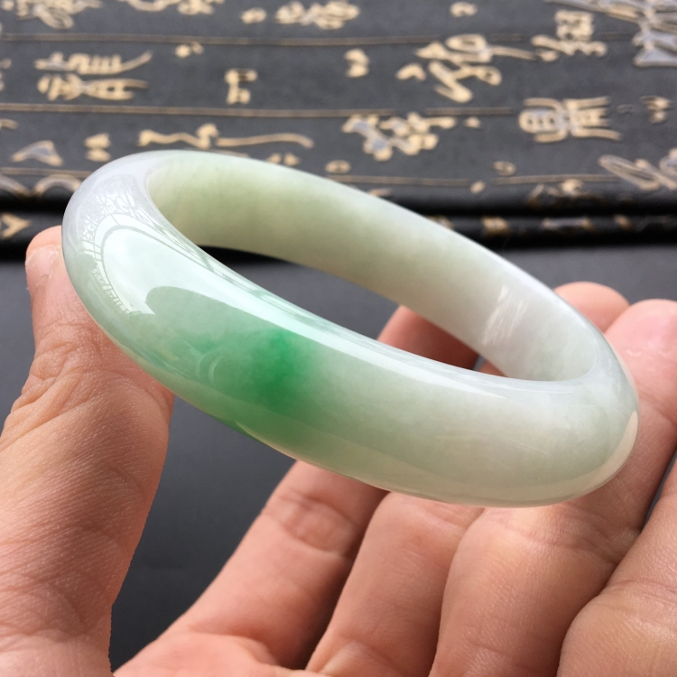 (超值推荐)糯冰种飘翠手镯(56.7mm)
