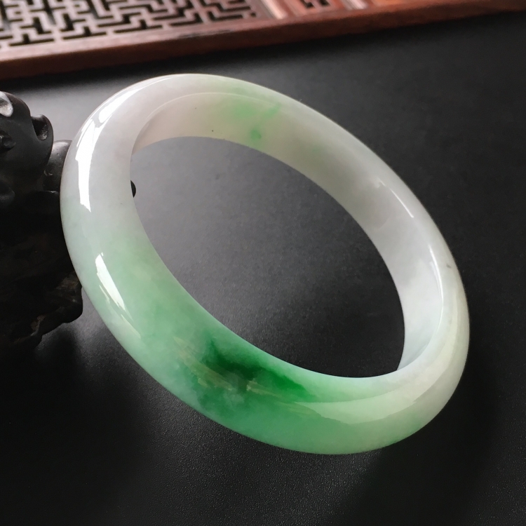 (超值推荐)糯冰种飘翠手镯(56.6mm)