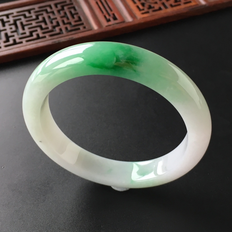 (超值推荐)糯冰种飘翠手镯(56.6mm)