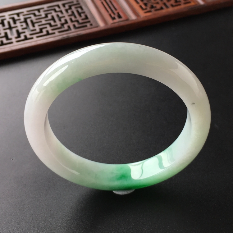 (超值推荐)糯冰种飘翠手镯(56.6mm)