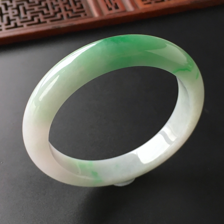 (超值推荐)糯冰种飘翠手镯(56.6mm)