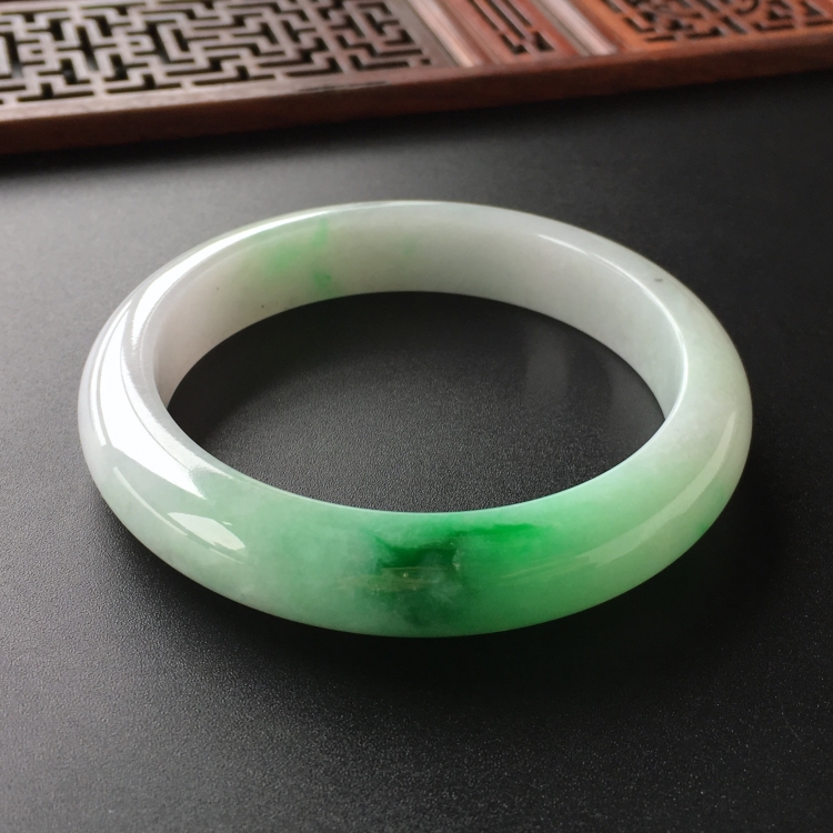 (超值推荐)糯冰种飘翠手镯(56.6mm)