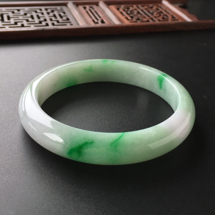 (超值推荐)糯冰种飘翠手镯(56.1mm)