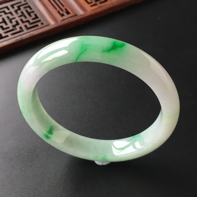 (超值推荐)糯冰种飘翠手镯(56.1mm)