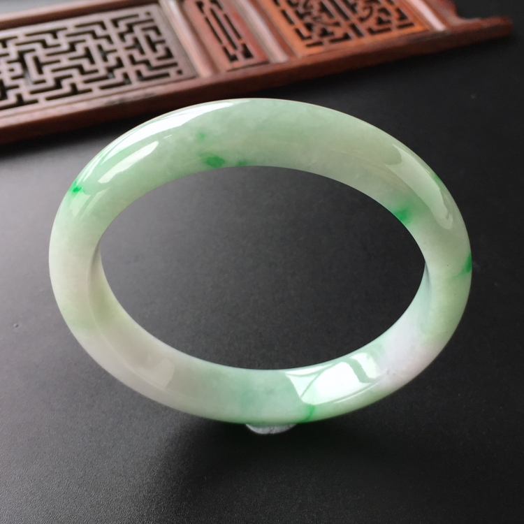 (超值推荐)糯冰种飘翠手镯(56.1mm)