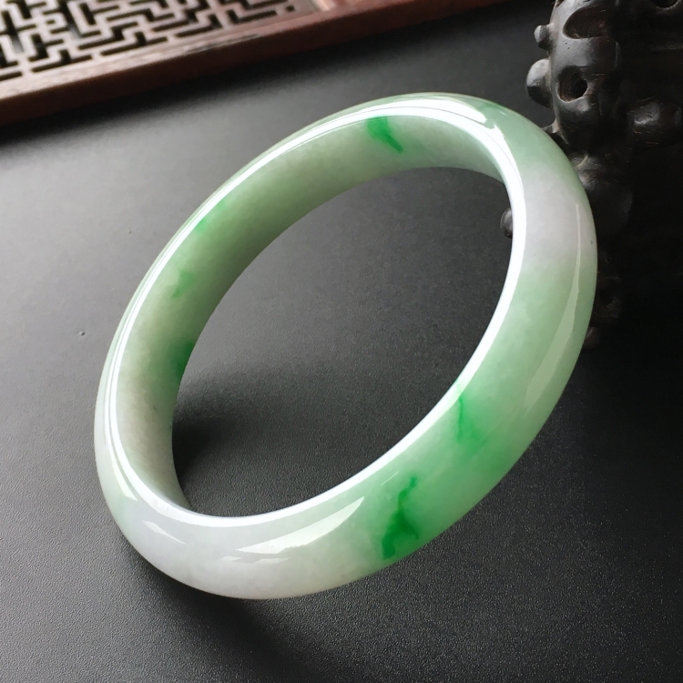 (超值推荐)糯冰种飘翠手镯(56.1mm)