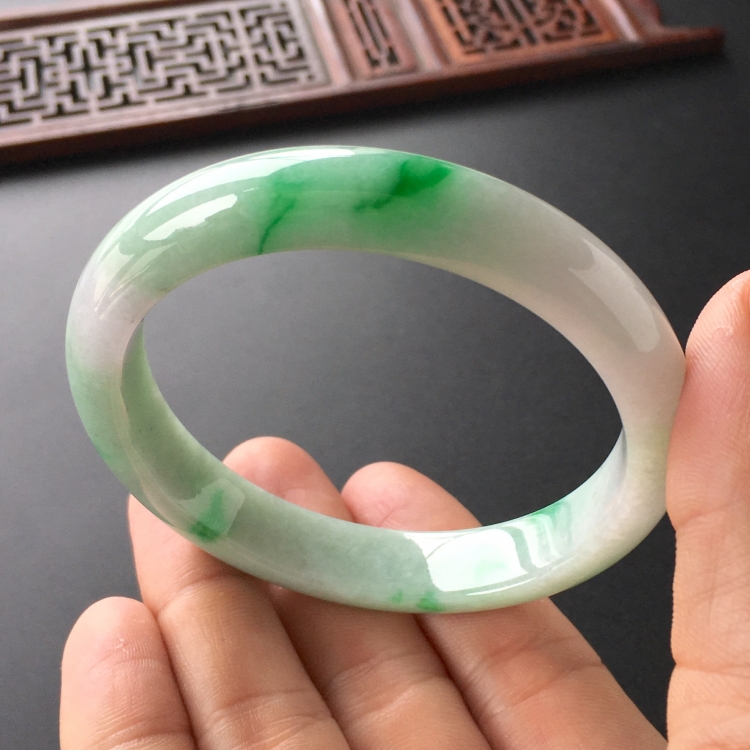 (超值推荐)糯冰种飘翠手镯(56.1mm)