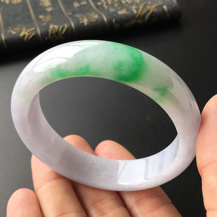 (超值推荐)糯冰种淡春带彩手镯(57.4mm)