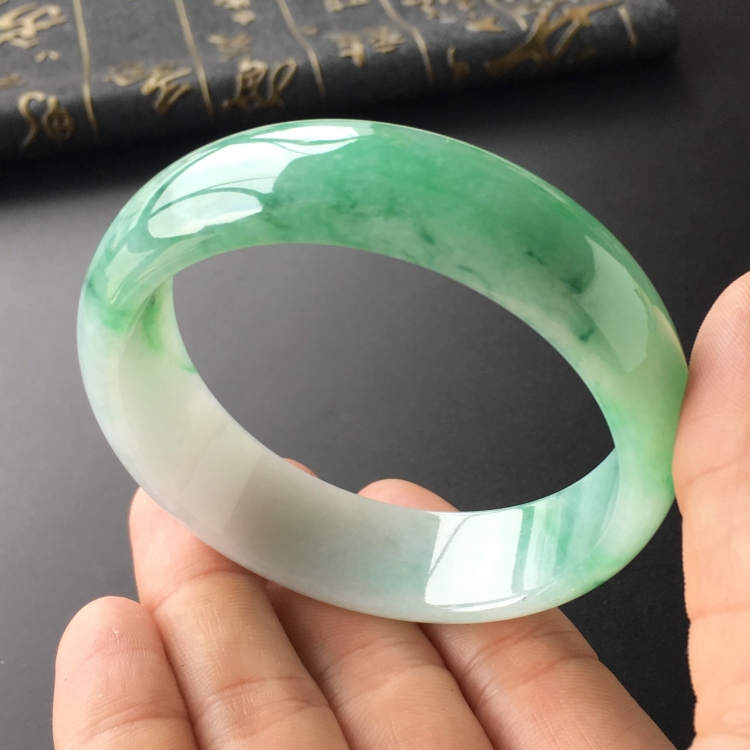 (超值推荐)糯冰种飘花手镯(58.2mm)