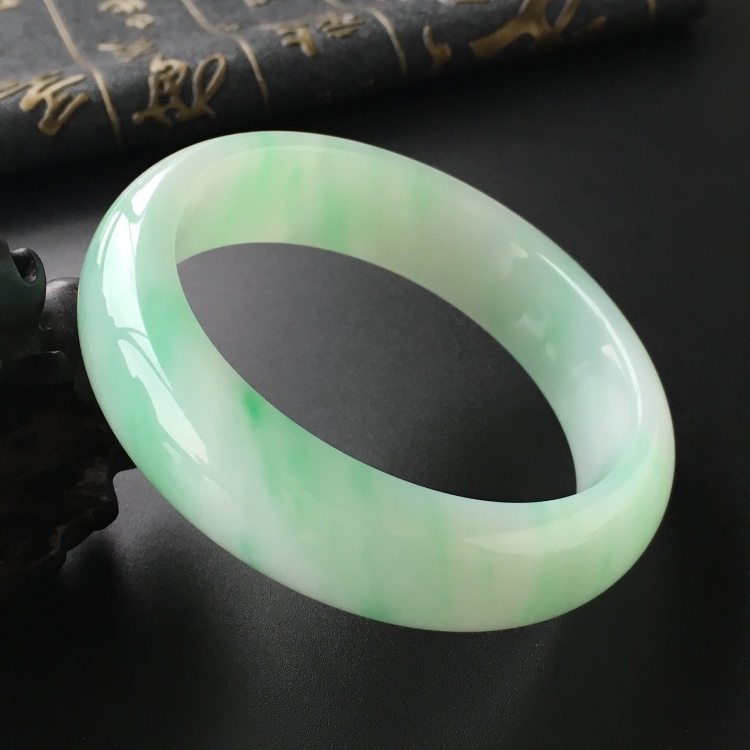 (超值推荐)糯冰种飘翠手镯(57.3mm)