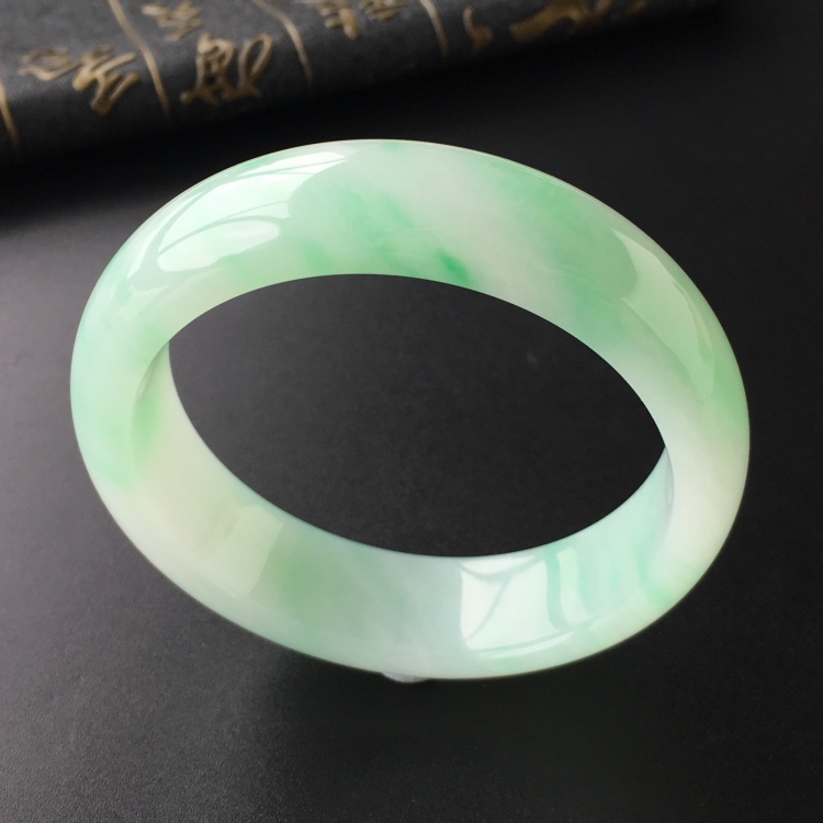 (超值推荐)糯冰种飘翠手镯(57.3mm)