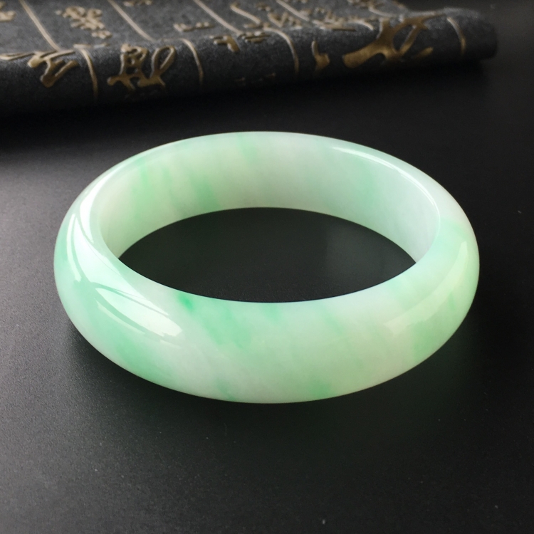 (超值推荐)糯冰种飘翠手镯(57.3mm)