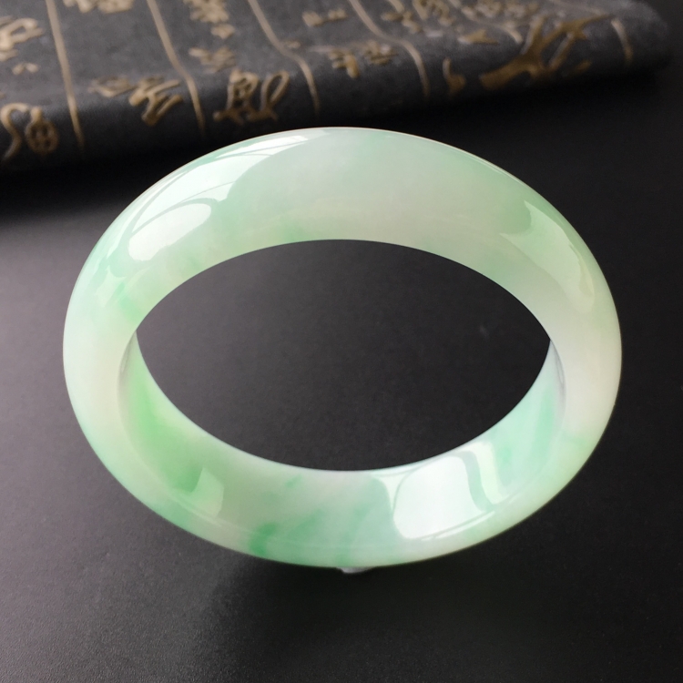 (超值推荐)糯冰种飘翠手镯(57.3mm)
